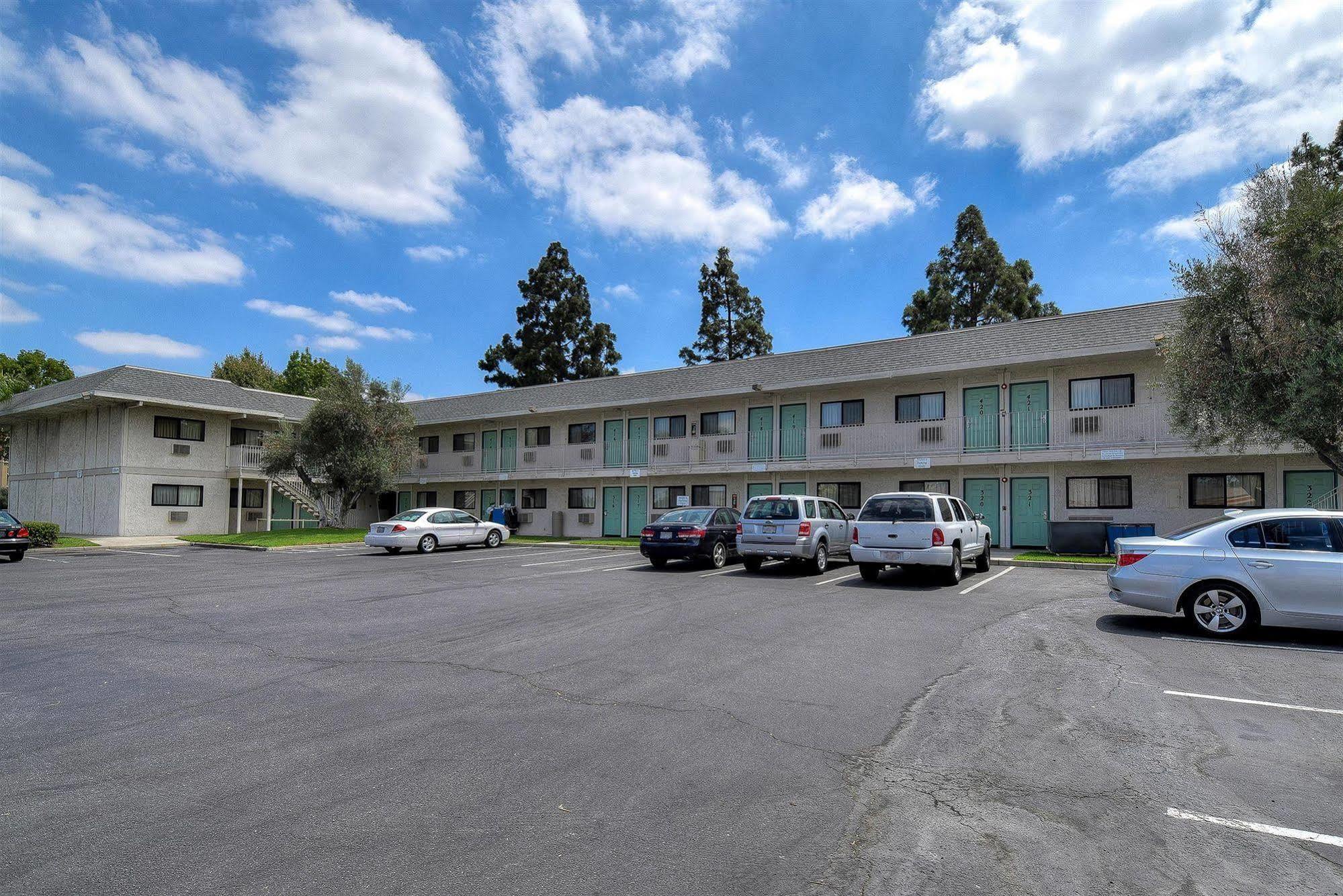 Motel 6 Anaheim Stadium - Orange Kültér fotó