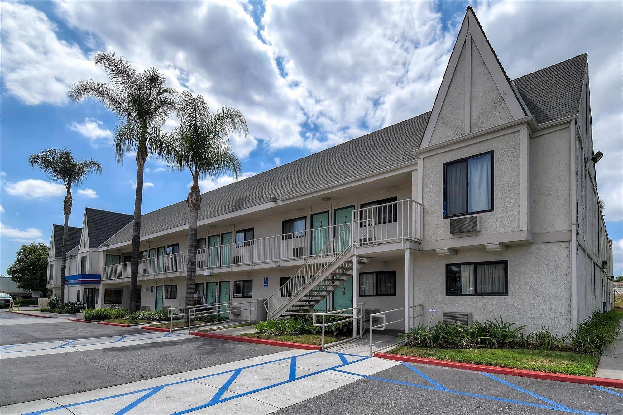 Motel 6 Anaheim Stadium - Orange Kültér fotó