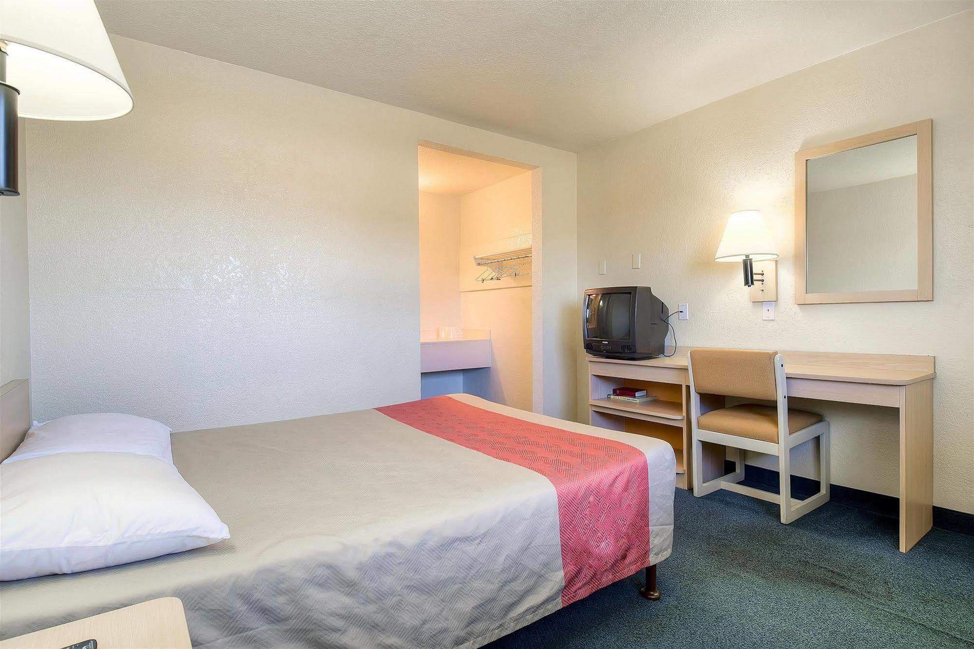 Motel 6 Anaheim Stadium - Orange Kültér fotó