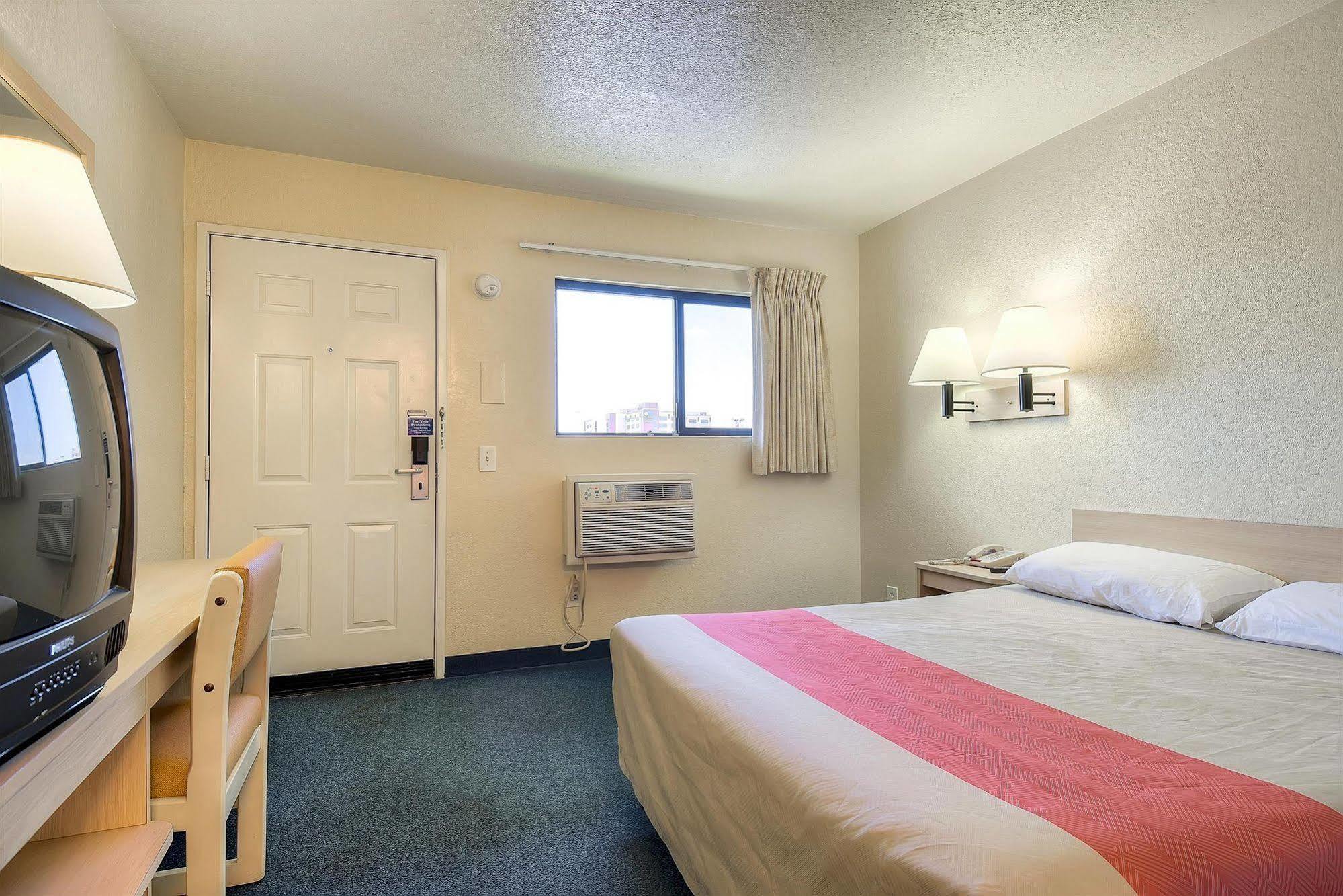 Motel 6 Anaheim Stadium - Orange Kültér fotó