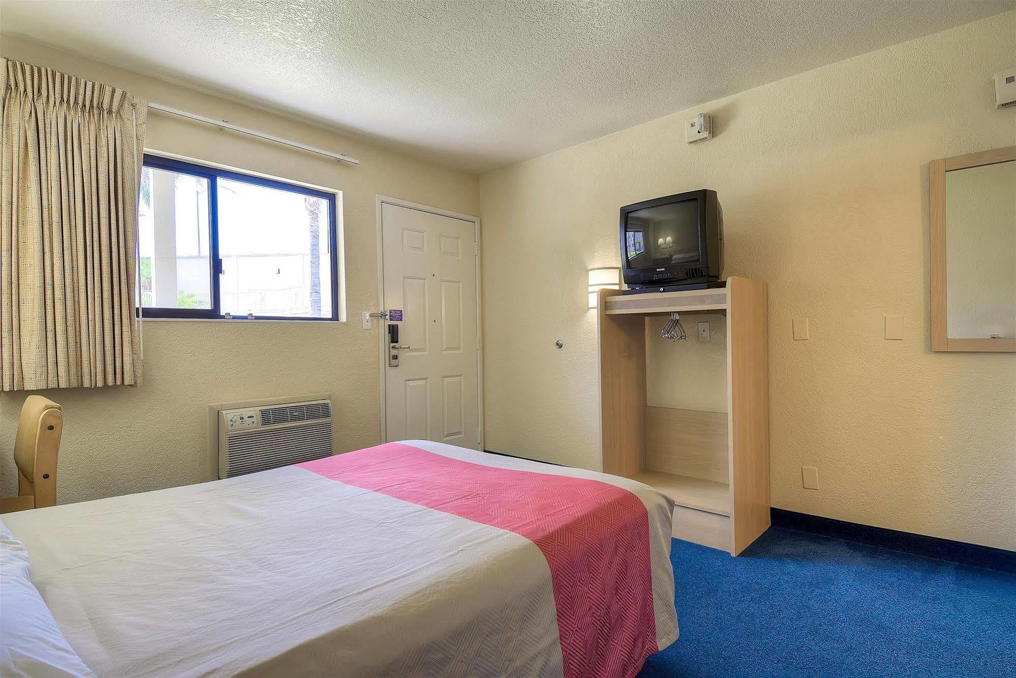 Motel 6 Anaheim Stadium - Orange Kültér fotó