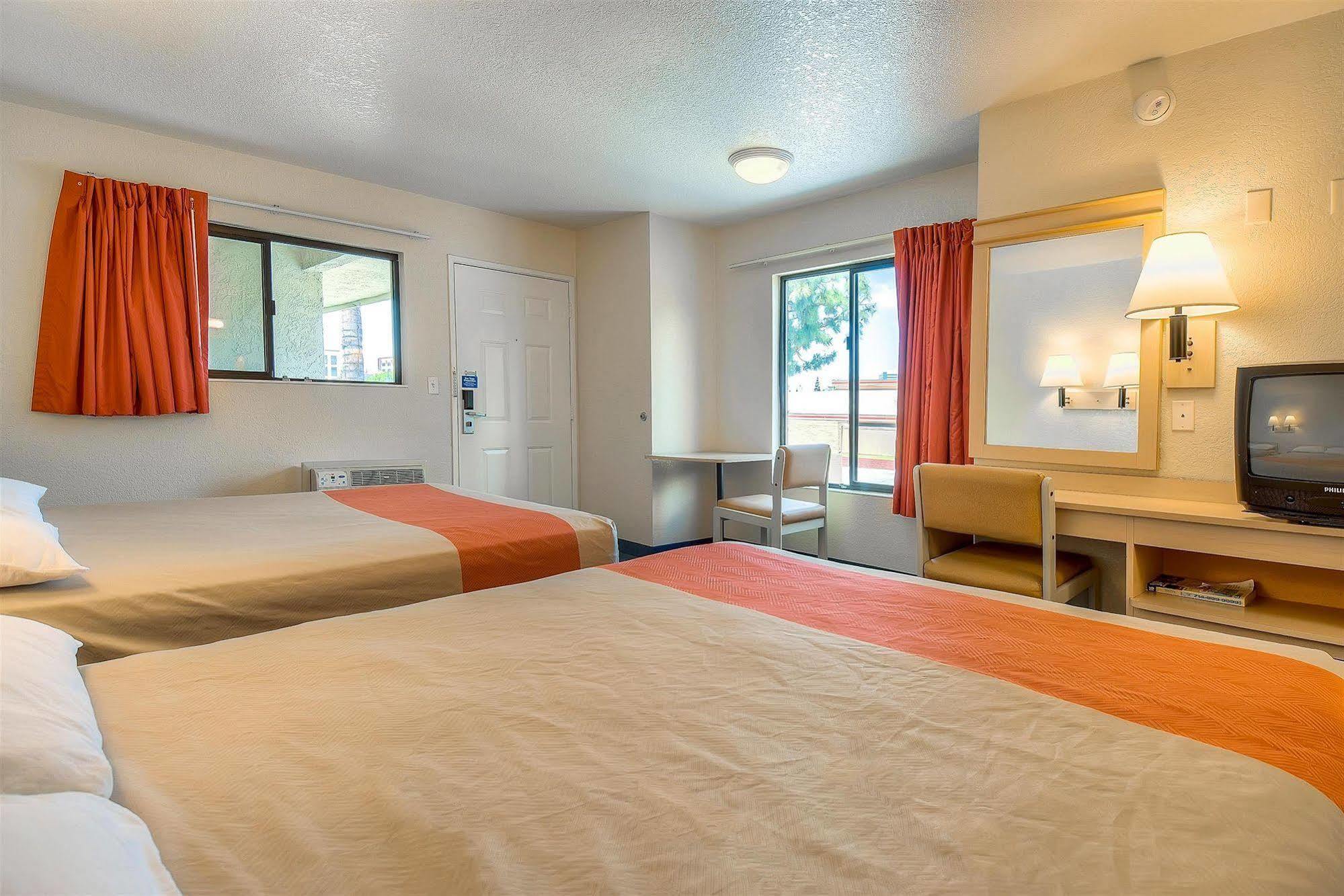 Motel 6 Anaheim Stadium - Orange Kültér fotó