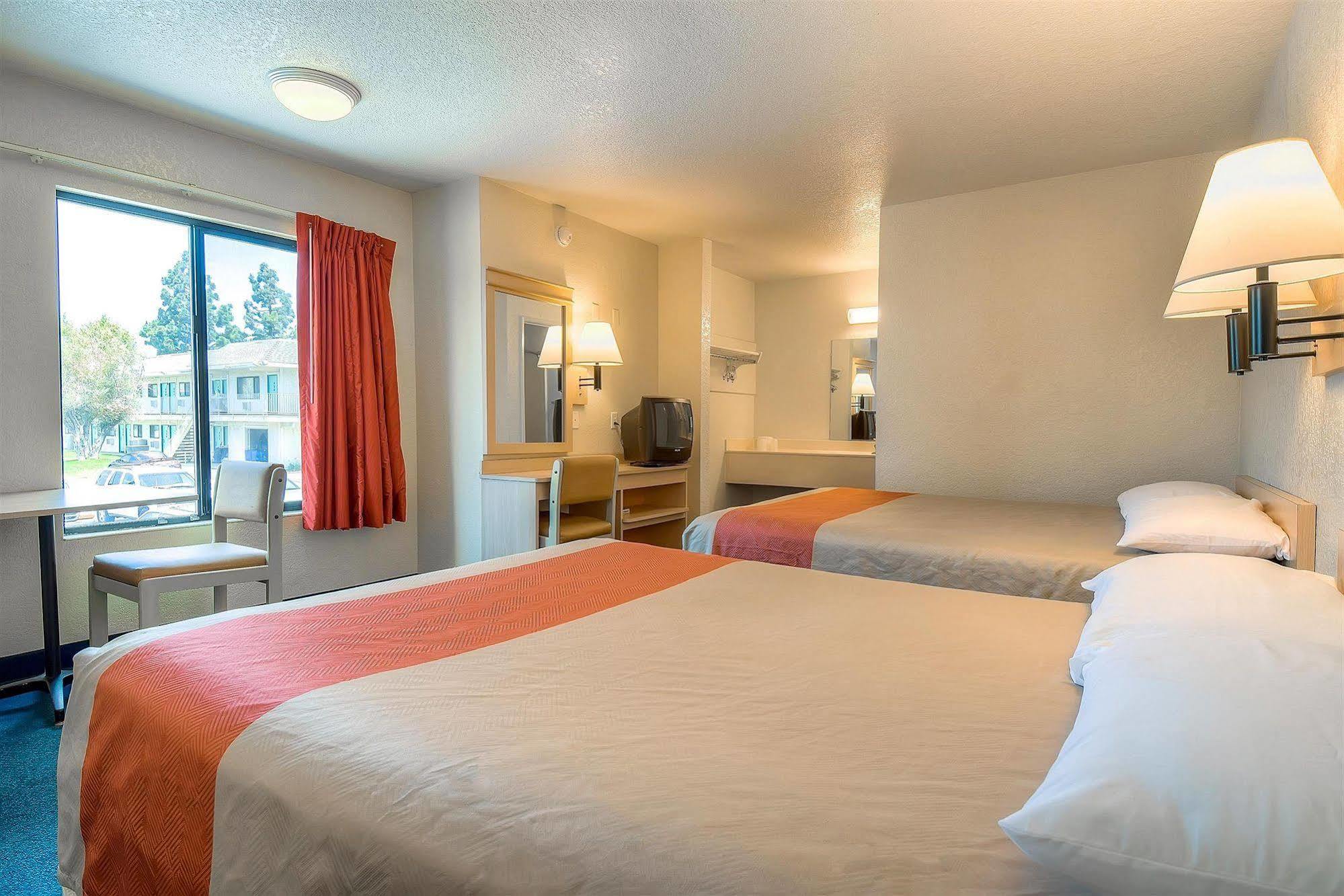 Motel 6 Anaheim Stadium - Orange Kültér fotó