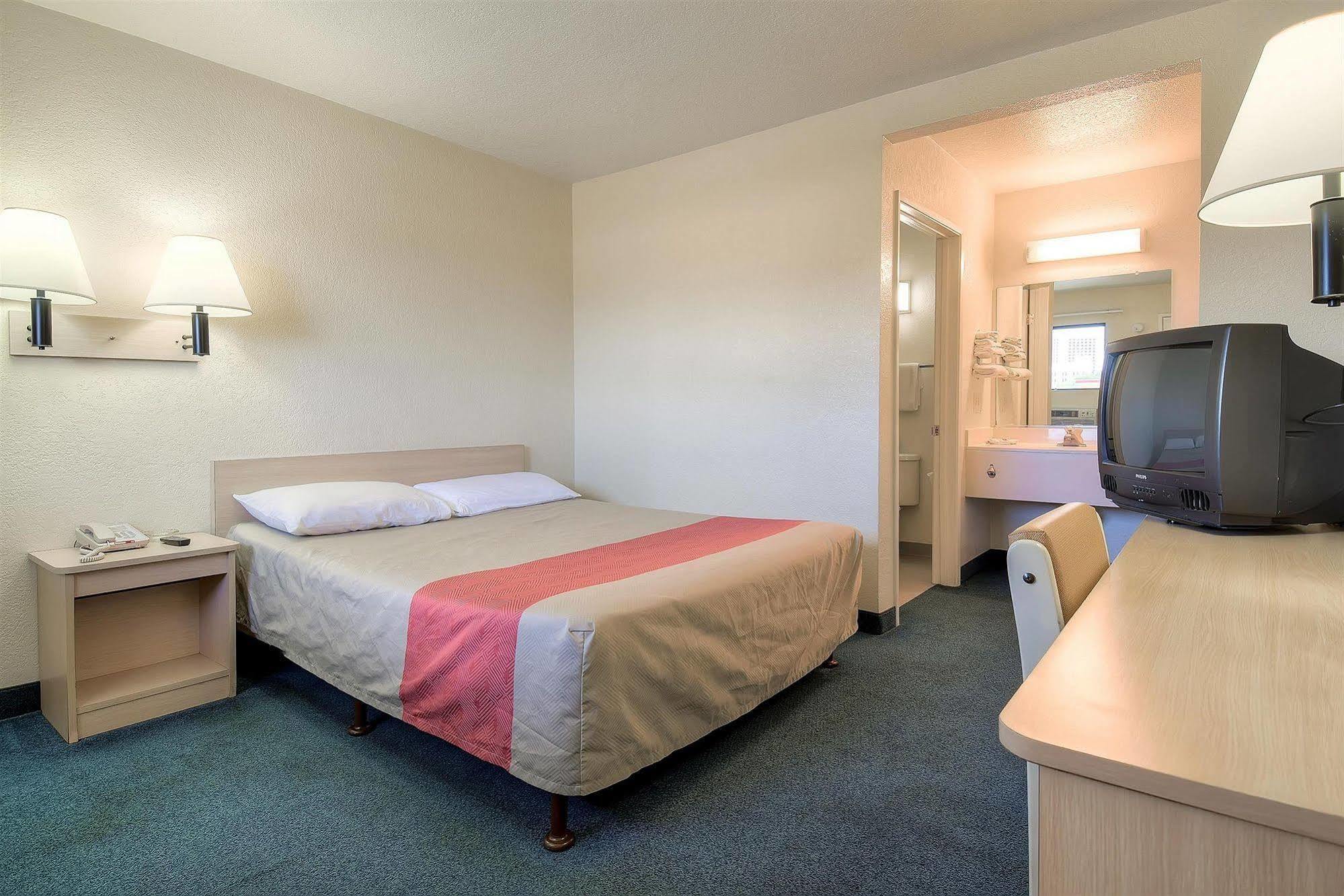 Motel 6 Anaheim Stadium - Orange Kültér fotó