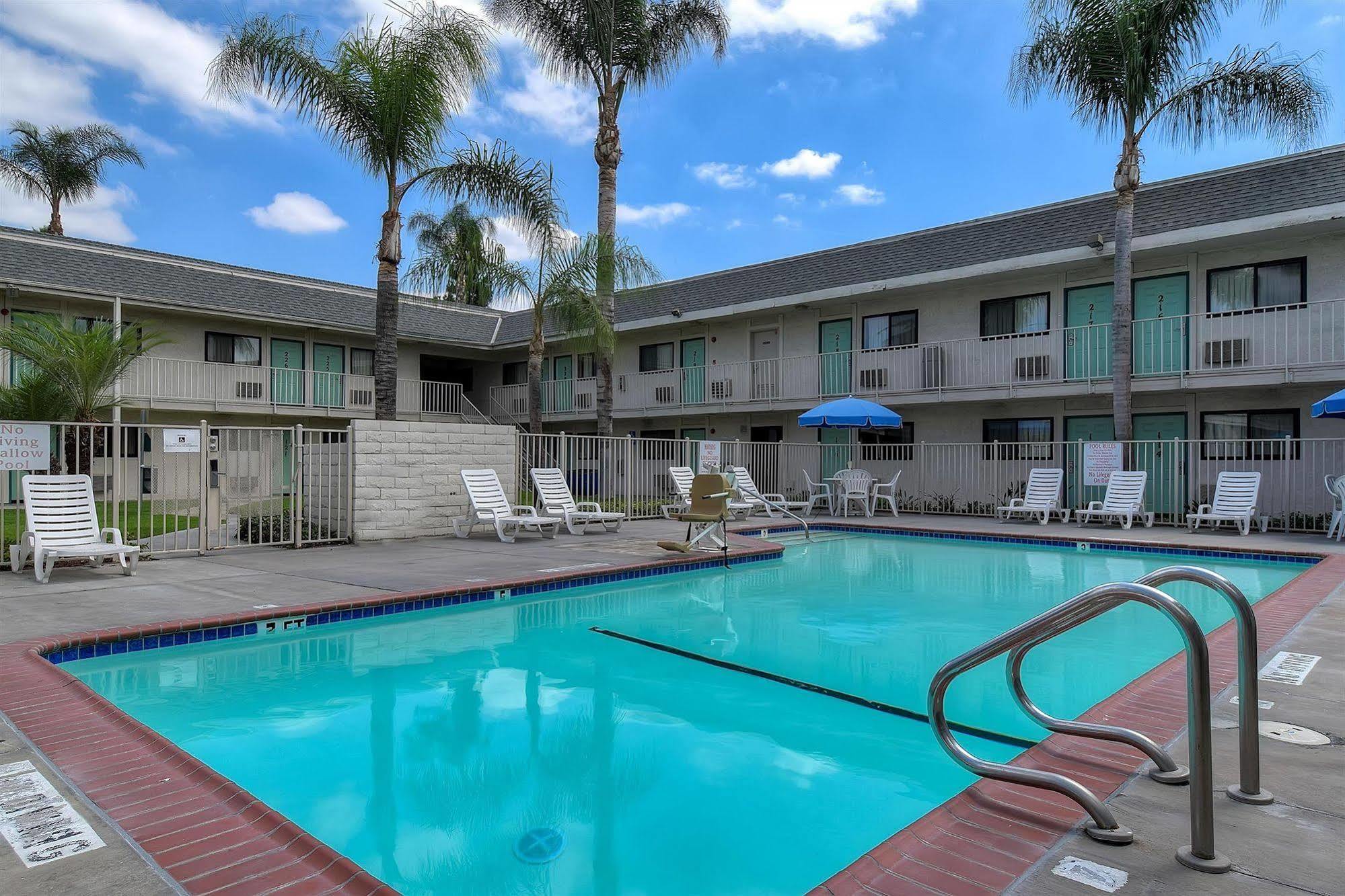 Motel 6 Anaheim Stadium - Orange Kültér fotó